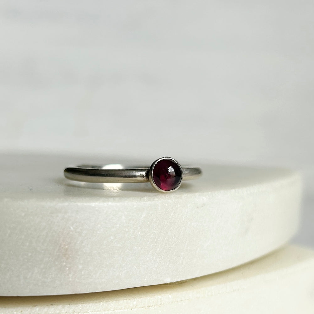 Garnet single stone ring