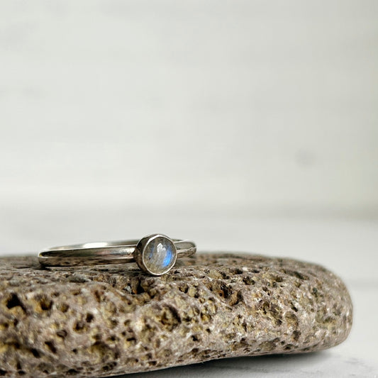 Labradorite single stone ring