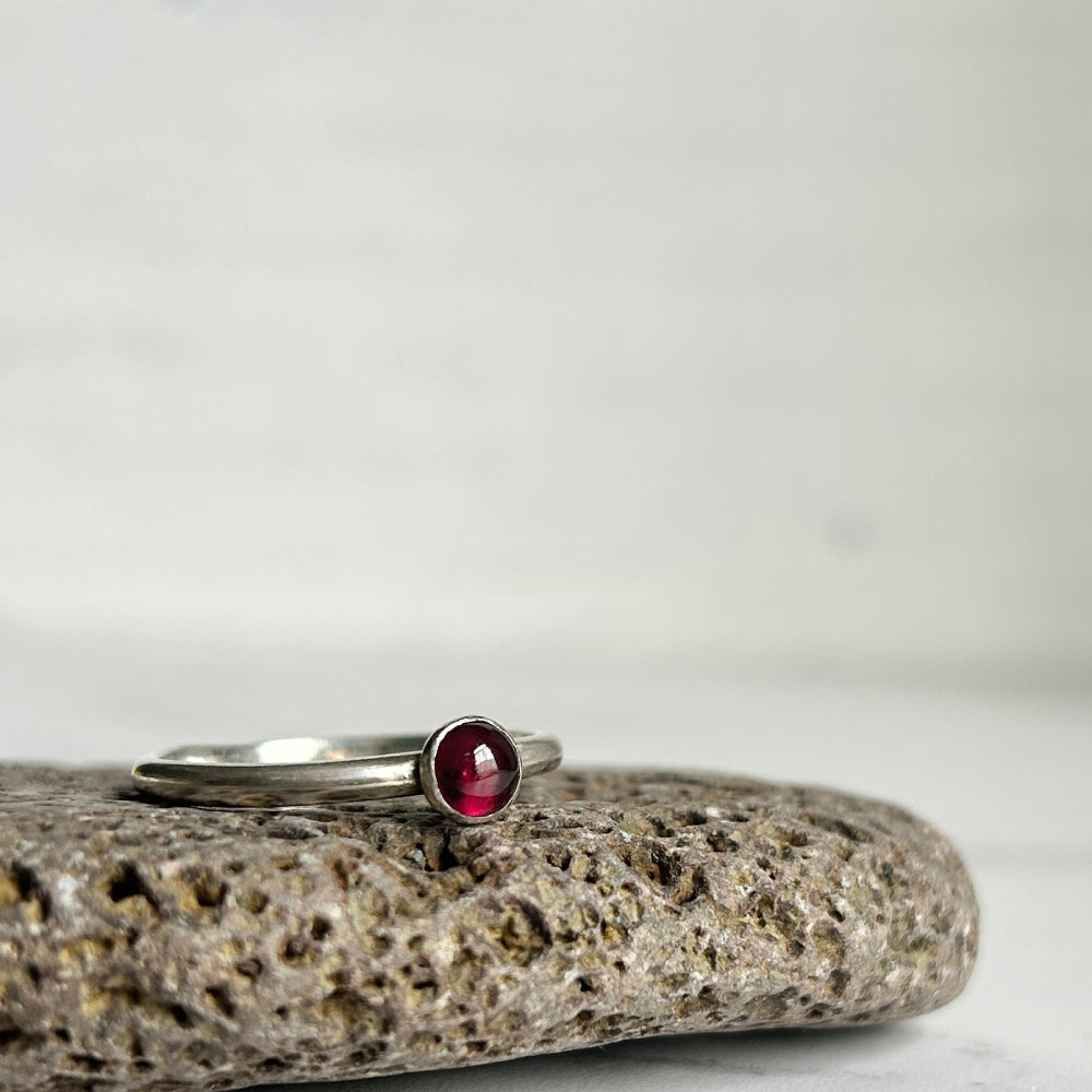 Garnet single stone ring