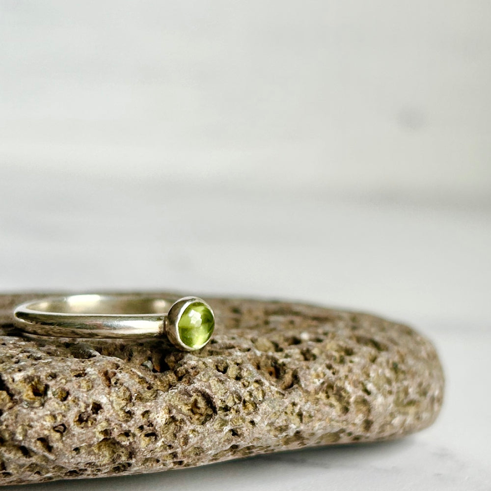 Peridot single stone ring