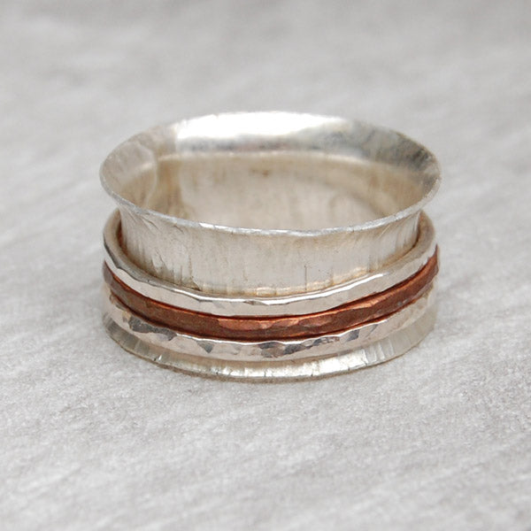 Spinner ring with skinny stackers SCS