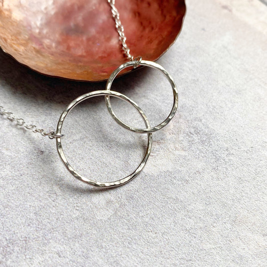Double hammered circle necklace